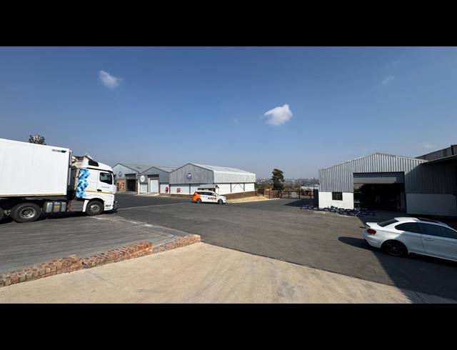 900M² WAREHOUSE TO LET IN LINBRO PARK